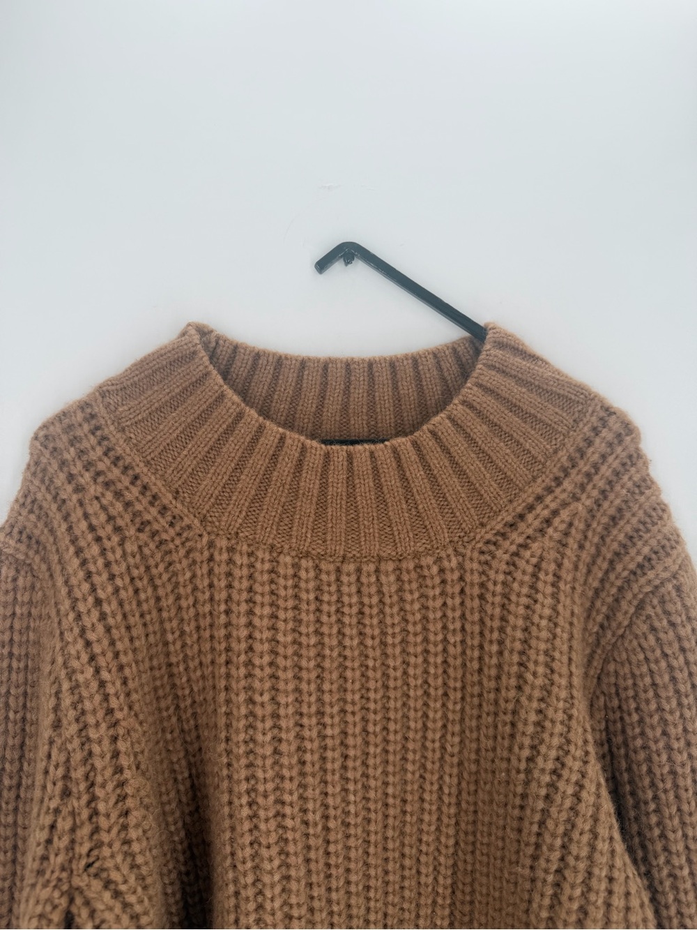 Doen Lulu Chunky Knitted Baby Alpaca Wool Blend Mock Neck Sweater In Almond